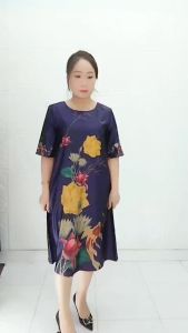 VÁY ĐẦM TRUNG NIÊN CHẤT LIỆU VẢI LỤA THƯỢNG UYỂN IN HOA 3D CAO CẤP MỀM MỊN THOÁNG MÁT SANG CHẢNH QUÝ PHÁI PHÙ HỢP VỚI TUỔI TRUNG NIÊN