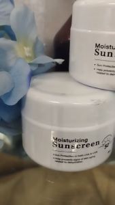 Beautederm Blanc Moisturizing Sunscreen Cream with SPF50 Sunblock