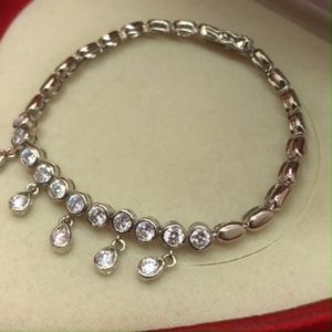 สร้อยข้อมือโรเดียมฝังเพชร ตะขอคลิปล็อค ความยาว 6.5 นิ้ว งานชุบ เสริมบารมี ใช้ได้ทุกโอกาส แฟชั่น เครื่องประดับ พร้อมส่ง