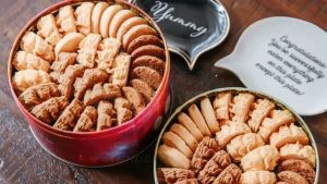 Jenny Bakery Signature 4 Mix Butter Cookies (640g) - Made in Hong Kong / 香港珍妮曲奇聪明小熊手工饼干(混合 四味)礼盒装香港进口 (640G)