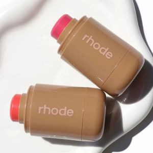 บลัชออนแบบแท่งกันน้ำที่สะดวกสบายให้ความชุ่มชื้นสูง คอนทัวร์ใบหน้า ลิป ลิปสติกแบบแท่งให้ความชุ่มชื้นบนใบหน้า