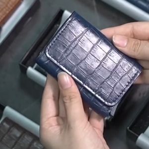 Ví Thông Minh Manda Box Đựng Thẻ Tự Động Da Nam Cao Cấp Bóp Da Bò Thật Dập Vân Cá Sấu Gập Ba Mini Gắn Chính Hãng Jenoss