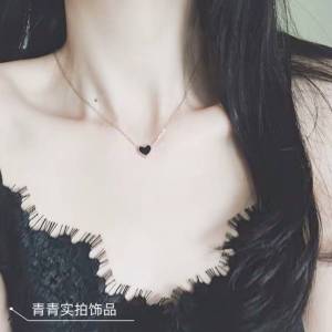 สร้อยคอไททาเนียมสีทองแดงรูปหัวใจสองด้าน สร้อยคอแบบไขว้ ของขวัญที่น่าตื่นตาตื่นใจสำหรับผู้หญิง งานแต่งงาน วันเกิด