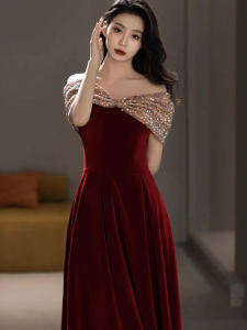 Spring Wedding Dress Red One Shoulder Womens Evening Gown for Engagement Party Performance Sleeveless Ball Gown Style