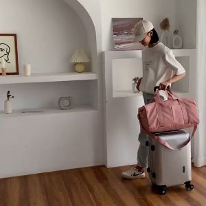 กระเป๋าใส่เสื้อผ้า กระเป๋าถือเดินทาง กระเป๋าเดินทางแบบหิ้ว 46x22x24cm ใส่เสื้อผ้า พกพาเดินทาง ท่องเที่ยว ฟิตเนส  AlissBag