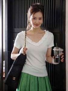 Basic House | White Lace V-Neck Waist-Cinching T-Shirt
