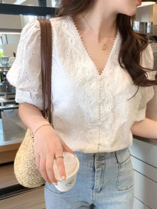 เสื้อเชิ้ตผู้หญิงแขนพองคอวีสีขาว ดีไซน์ฝรั่งเศส ดีไซน์เก๋ไก๋ แขนยาว ปกโปโล แขนยาว ปกโปโล