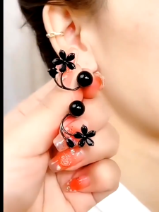 Hot High-grade Black Flower Dual-wear Stud Earrings Temperament Wild Light Luxury Earrings