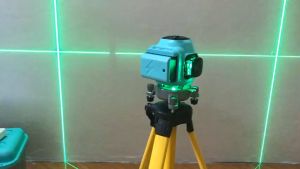 Máy Cân Mực Laze 12 Tia Xanh Cao Cấp LION KING Đài Loan Siêu Sáng - Tặng Kèm 2 Pin Sạc Chân Tripod