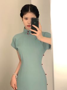 ชุดกี่เพ้าสีน้ำเงินสไตล์ย้อนยุค ฤดูร้อนปี 2025 ชุดเดรสยาวผู้หญิงสุดหรูหรา แขนสั้น ผ้าโพลีเอสเตอร์ เดรสยาวปานกลาง