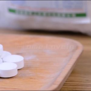 1kg/50pcs คลอรีน TCCA เสริมสร้างคลอรีนก้อน 90% สารสกัด 99% ลดกลิ่นเหม็น กระบวนการแก้แพ้น้ำได้