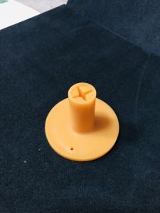 ที่ตั้งทีตั้งลูกกอล์ฟ ขนาด 38 mm. กับ 50 mm. ที่ปักทีตั้งลูกกอล์ฟ Tee Holder ใช้ตั้งทีตั้งลูกกอล์ฟ (สีน้ำตาล/ขาว)