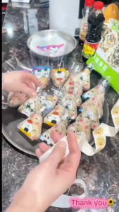 Set 50-100- Túi Tam Giác Đựng Cơm Nằm Hoạ Tiết Hoạt Hình Đáng Yêu Mới.