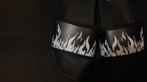 MCC - Sandal Slop Slip On Distro Casual Pria Wanita Dewasa Motif Api Size 38-43 Black Sole Terbaru