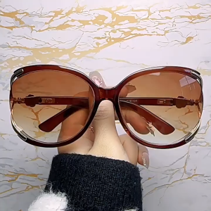 Heabety Women Sunglasses Ladies Eyewear Anti-UV Square Sun Glasses Accessories Retro Camellia Summer Glasses for Women