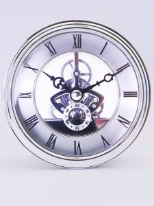 European Style Skeleton Clock Decoration Hollow out Perspective Dessert Table Craft Metal Gear Movement Battery Powered Table Clock