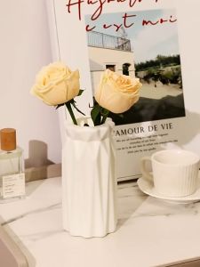 ดอกไม้ปลอม แจกันพลาสติกจําลอง สไตล์นอร์ดิก เรียบง่าย สร้างสรรค์ สําหรับตกแต่งโต๊ะ