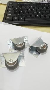 2/4PCS Sidemount Casters mini Low-Profile Casters for Wooden Furniture Under Bed Drawers DIY Fixed Rubber Rollerswheels 1 Inch
