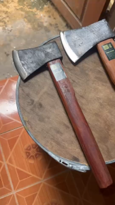 ขวานด้ามไม้ ขวานเหล็กแหนบ คมพิเศษ ค้อน ขนาดกลาง-ใหญ่ ความยาวรวม 39 ซม. ค้อนเหล็ก ค้อนด้ามไม้ - Lazada