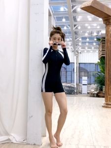 ชุดว่ายน้ำผู้หญิงชุดว่ายน้ำวันพีช ชุดว่ายน้ำแขนยาวชุดดําน้ําผู้หญิงป้องกันรังสียูวี มีฟองน้ำ ผ้าแห้งเร็ว ส่งไวจากไทย