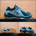 sepatu bulutangkis,sepatu badminton,anti licin,anti slip,bawah outsol karet. 