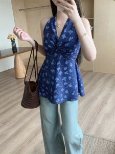 เสื้อกั๊กคอวีสีฟ้าสวยงามสำหรับฤดูร้อน เสื้อผ้าทำงานสไตล์หวานและเผ็ดร้อน กระโปรงสั้นเอวสูง เสื้อผ้าทำงานสุดเก๋สำหรับสาวๆ