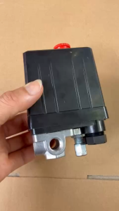 Rơ le áp suất dùng cho máy nén khi loại 3 lỗ.