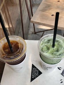 Chén Nhựa Dùng Một Lần Màu Đen Dài Dùng Để Uống Cà Phê Và Trà Sữa Đồ Dùng Ăn Uống Cấp Nước Từ Trung Quốc Đại Lục