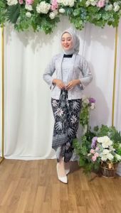 Setelan Kebaya Blouse Kutubaru Brukat: Motif Bunga Elegan & Cantik