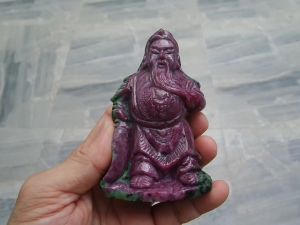 +++PY Beauty+++เทพเจ้ากวนอูแกะสลักจากพลอยทับทิมดิบ ไม่ผ่านการเผาจากประเทศมาดากัสการ์ (Natural Unheated Ruby) น้ำหนัก 1776 กะรัตค่ะ สวยมากๆค่ะ