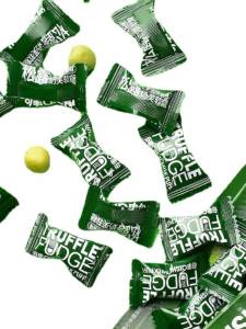 Campus Convenience Store Snacks: Qishi Truffle Milk Foam Heart Candy 38g Matcha Coffee Crisp Skin Fresh Milk Ball