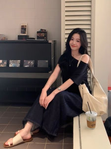 เสื้อยืดแขนสั้นคอตั้งสไตล์ลำลองสำหรับผู้หญิงในช่วงฤดูร้อน ดีไซน์สีพื้น เสื้อแขนสั้นทรงสลิมฟิต ทรงหลวมๆ สำหรับผู้หญิง