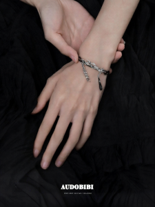 A PART OF ME | Vòng Tay Gothic Trung Quốc Phong Cách Tối Giản