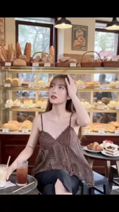 Ambellaพร้อมส่ง เสื้อสายเดี่ยวบราแต่งลูกไม้ลายจุดงามน่ารักเซ็กซี่ สินค้าสวมใส่สบาย