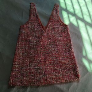 ชุดเดรสยาวคอวีพร้อมสายรัดไหล่แบบสายเดี่ยวสำหรับผู้หญิงในฤดูใบไม้ร่วงปี 2018 เส้นใยโพลีเอสเตอร์ ชุดกระโปรงทรงเอ