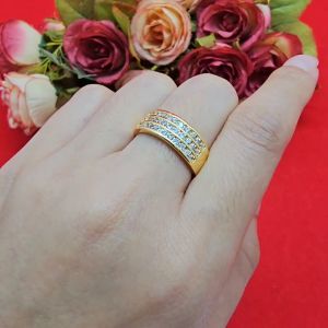 แหวนทองฝังเพชรเรียงสามแถว ฟรีไซส์ ชุบทอง ทำจากทองเหลือง เรียบหรู ใส่ได้ทุกโอกาส รูปถ่ายจากสินค้าจริง