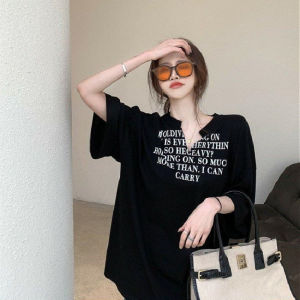 เสื้อยืดคอกลมแขนสั้นสีดำสำหรับผู้หญิงไซส์ใหญ่ ทรงหลวม แฟชั่นฤดูร้อน เสื้อผ้าทำงานสไตล์เกาหลี ลายตัวอักษร เสื้อผ้าทำงาน