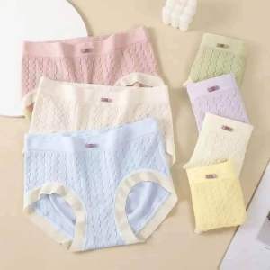 艾草温变抗菌内裤 (1盒8件)  Mugwort Temperature-Shifting Antibacterial Underwear这个艾草底档温变内裤舒适又透气✨，还是马卡龙色系🌈 #贴身衣物 #面料柔软舒适 #女生必备