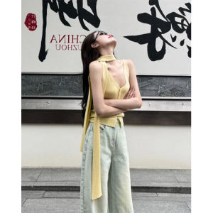 เสื้อกั๊กถักคอวีสีเหลืองเซ็กซี่สำหรับผู้หญิงในช่วงฤดูร้อน เสื้อคลุมกันหนาวแขนกุดทรงเข้ารูป ผูกโบว์ แขนกุด เสื้อคลุมกันหนาว