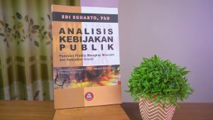 Buku Analisis Kebijakan Publik : Panduan Praktis Mengkaji Masalah dan Kebijakan Sosial / Alfabeta