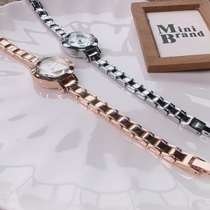 【 In Stock 】Light Luxury Fashion Womens Silver Watch Student Ins Style Steel Belt Watch Simple Small Round Dial Watch Jam Tangan Keluli Gaya Perak Wanita女款银色钢带手表