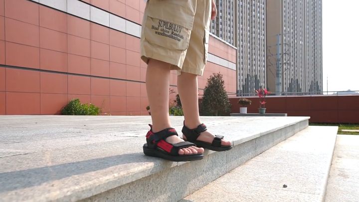 Fashion kid sandals Beach Slippers Men′s Korean Sports Sandals