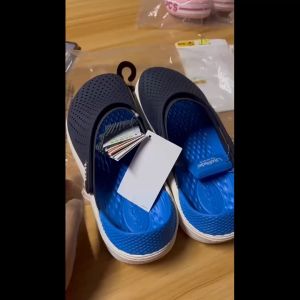 [Spot goods] Casual Outdoor Crocs Thick-soled Soft Non-slip Sandals (Sizes M4-M12)