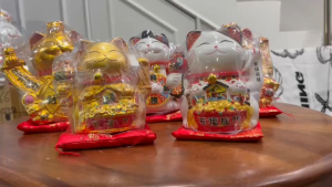 แมวมงคลนำโชค สูง 17cm ร่างเรือง ของขวัญ ของฝาก ของมงคล สายมู มูเตลู เรียกทรัพย์ โชคลาภ มั่งคั่ง ร่างเรียกว่า แมวกวัก