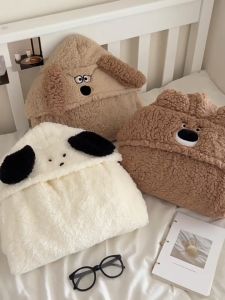 ผ้าห่มคลุมสุนัขมีฮู้ดสำหรับฤดูใบไม้ร่วงและฤดูหนาว ผ้าคลุมหนาสำหรับหอพักนักเรียนและสำนักงานสำหรับงีบหลับในทุกฤดูกาล