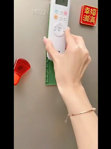 ที่ยึดปลั๊กไฟติดผนัง ติดรางปลั๊กไฟ ที่แขวนปลั๊กไฟติดผนัง กาวติดรางปลั๊กไฟ ที่แขวนของอเนกประสงค์ ไม่ต้องเจาะรู