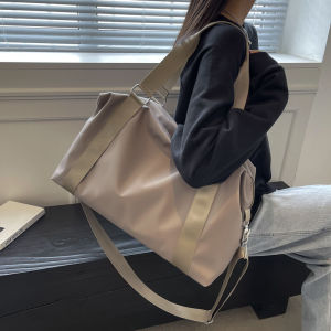 Large Capacity Nylon Sports Fitness Bag Yoga Casual Crossbody Tote Bag for Men And Women Waterproof Travel Luggage Bag