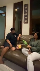Camilan Snack Makanan Ringan Oishi Toss 75 Gr Keripik Kentang / Potato Crips Varian Rumput Laut Sambal Bawang Ayam Teriyaki Sapi Panggang