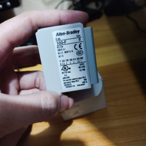 Auxiliary contacts front mount  2no/2nc