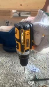 [[ส่งฟรี ไม่ต้องใส่โค้ด]] Dewalt 229v สว่านไร้สายแบตใหญ่ มาพร้อมอุปกรณ์ครบครัน ใช้งาน คู่่มือช่างทุกหน้างาน